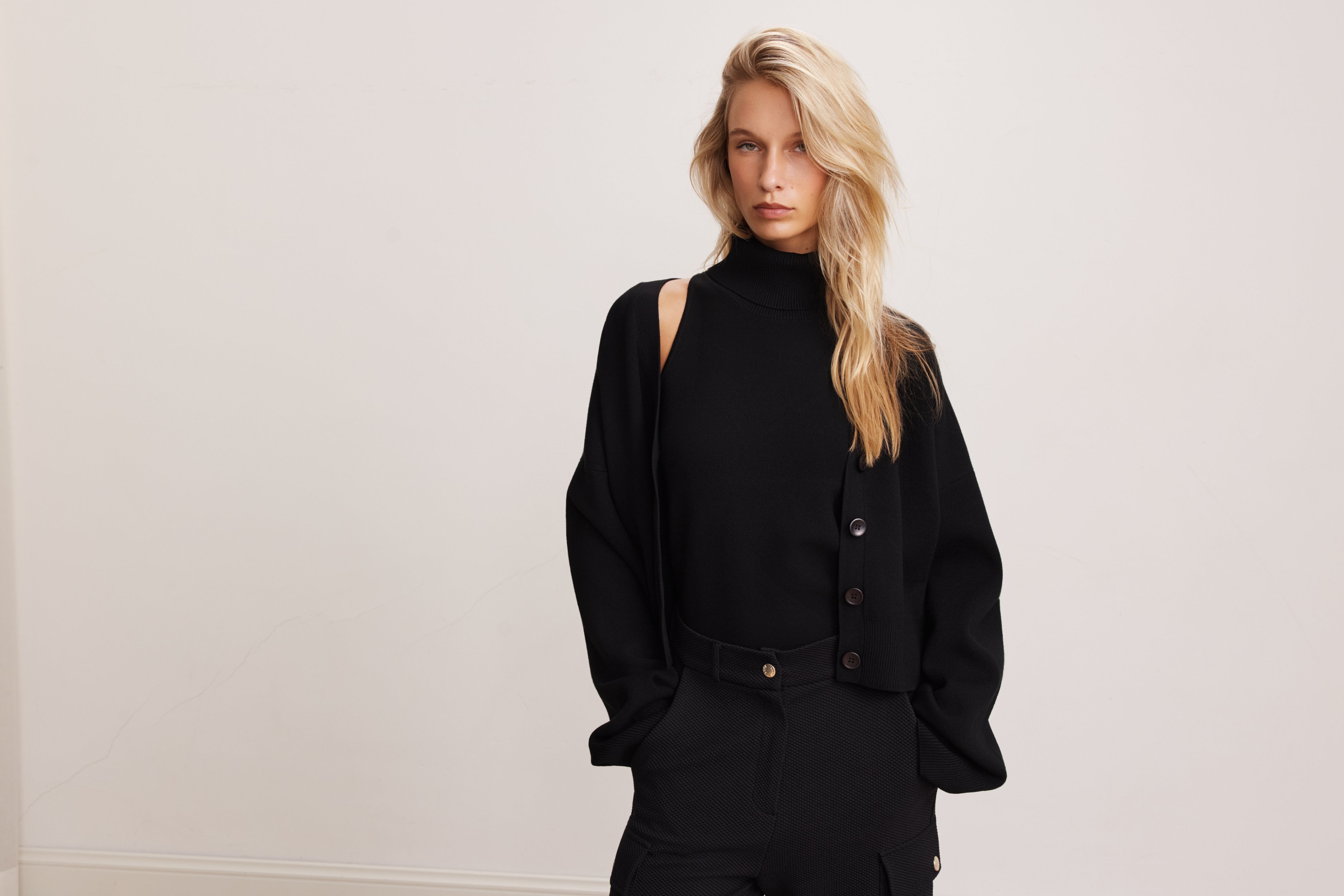 Olly Sleeveless Turtleneck - Black